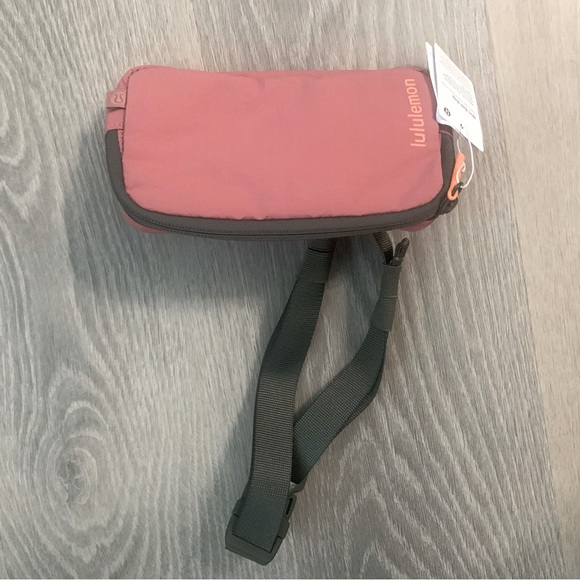 Lululemon Everywhere Belt Bag - Picture 3 of 5